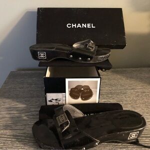 CHANEL Black Patent Leather ladies Slide Sandals with CC Buckle